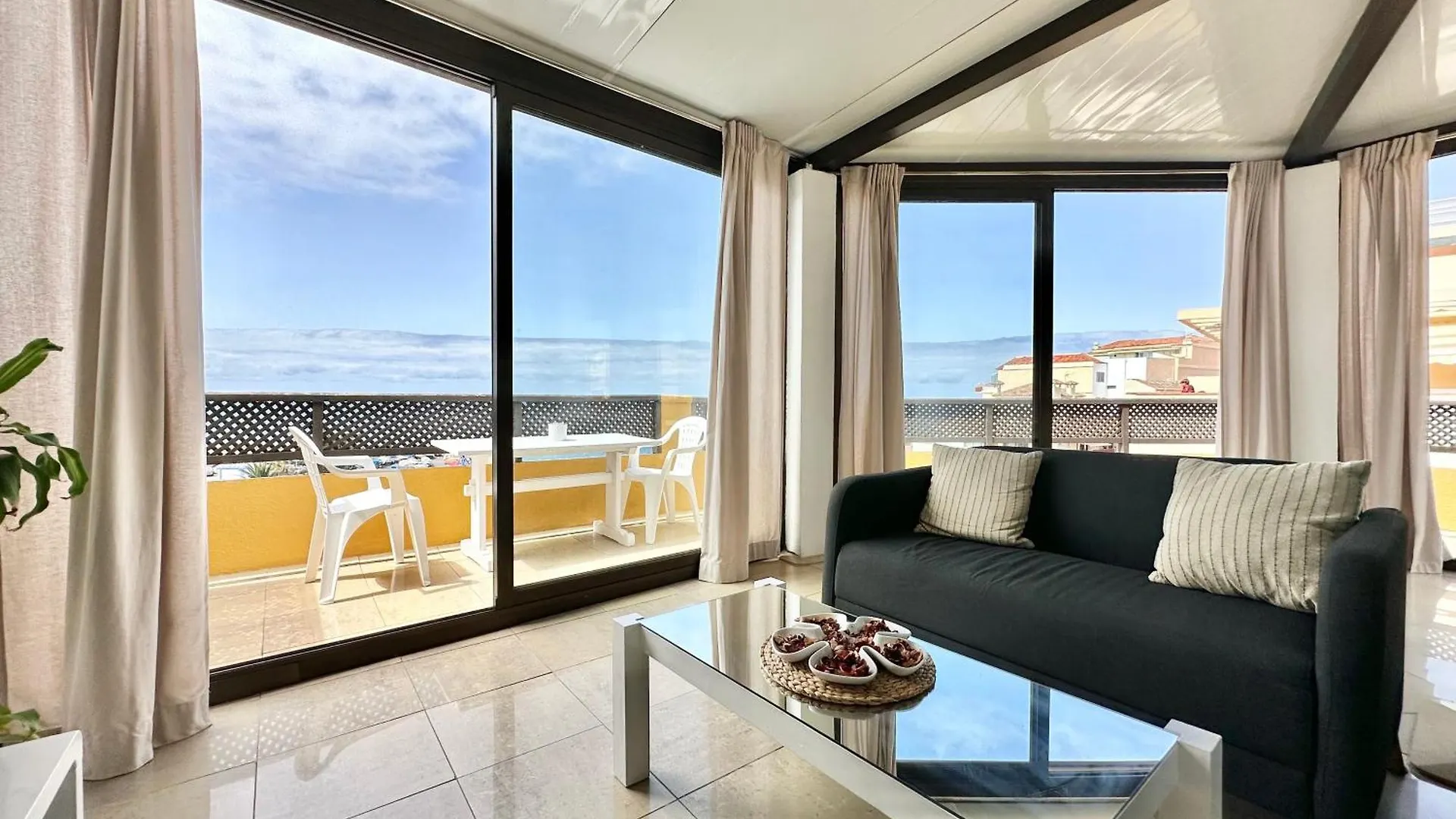 First Line Attic - Adults Only - Daire Puerto de la Cruz